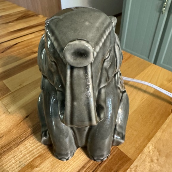Gray Ceramic Elephant Figurine Night Light Small Bedroom Accent Lamp Zoo Bedroom - Picture 8 of 12